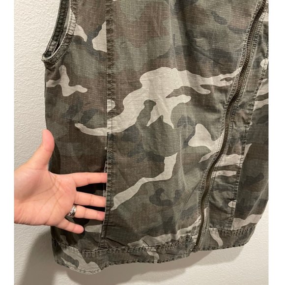 SILENCE + NOISE  Biker Camo Floral Embroidery Vest - Picture 5 of 6